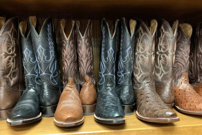 Schlangen-, Rochen- oder Alligatorleder: Wer Cowboystiefel bei «Leddy's» kauft, hat die Qual der Wahl. Cowboystiefel
