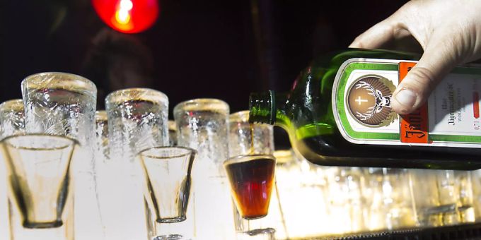 Trotz Corona-Pandemie-bedingten Einschränkungen mehr schwere Verkehrsunfälle wegen Alkohol am Steuer. Darauf weist der TCS in seiner Statistik für das Jahr 2020 hin. (Symbolbild) Trotz Corona-Pandemie-bedingten Einschränkungen mehr schwere Verkehrsunfälle wegen Alkohol am Steuer. Darauf weist der TCS in seiner Statistik für das Jahr 2020 hin. (Symbolbild)