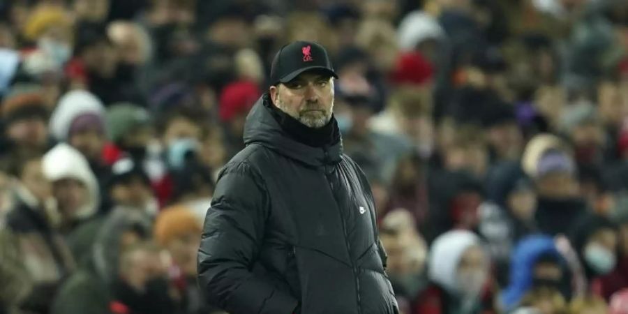 Für Coach Jürgen Klopp und seine Liverpooler steht am Dienstag ein Auswärtsspiel bei Leicester City an. Foto: Jon Super/AP/dpa