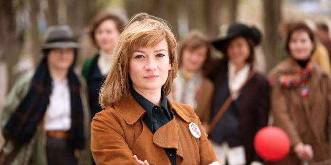 Nina Gummich als Alice Schwarzer in einer Szene aus «Alice». Nina Gummich als Alice Schwarzer in einer Szene aus «Alice».