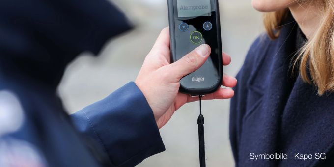 Mels SG: Alkoholisiert von Polizeistützpunkt losgefahren. Mels SG