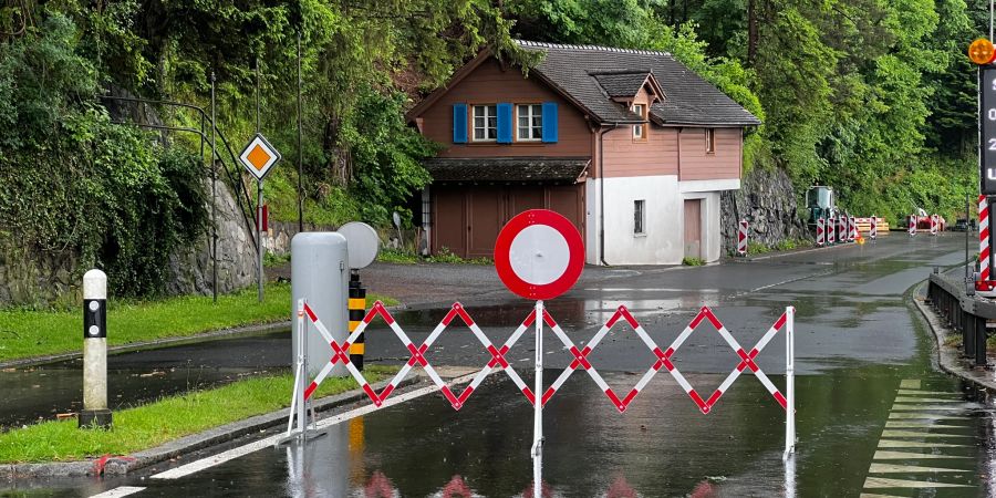 Die gesperrte Axenstrasse in der Zentralschweiz.