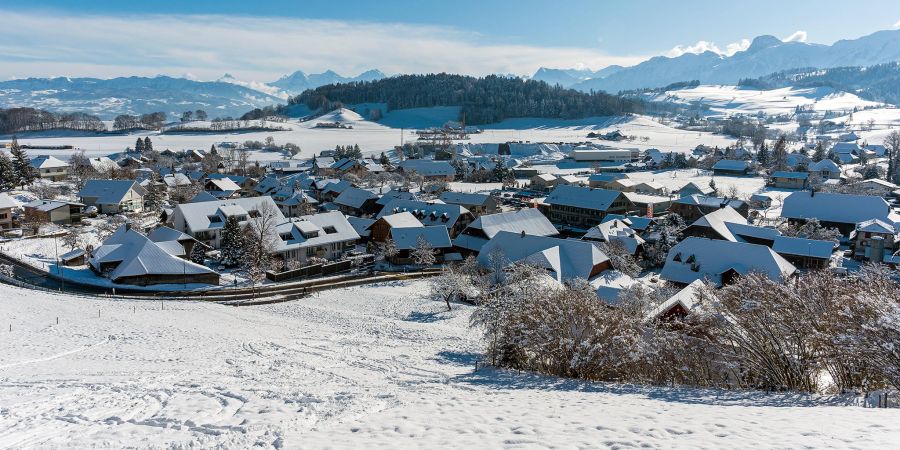 Blick auf das verschneite Riggisberg. - Riggisberg