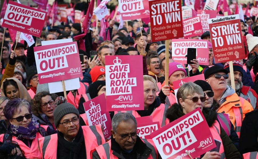 Die «Royal Mail» hat mehrere Streiks angekündigt: Hier am 9. Dezember 2022 vor dem Parlamentsgebäude in London.