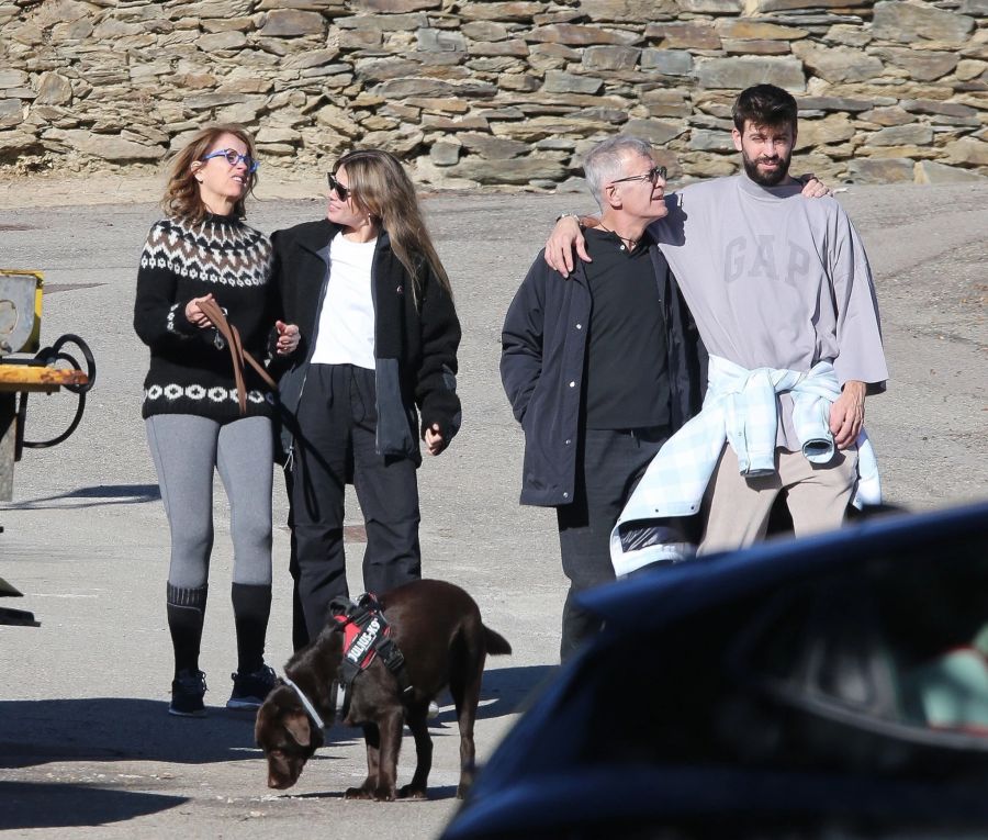 Von links: Piqués Mama Montserrat Bernabeu, Clara Chia Marti, Papa Joan Piqué und Gerard Piqué.