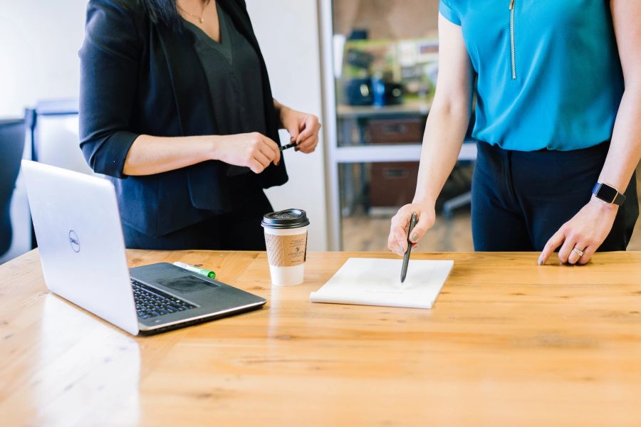 Computer Laptop Büro Frau Chef Job Karriere