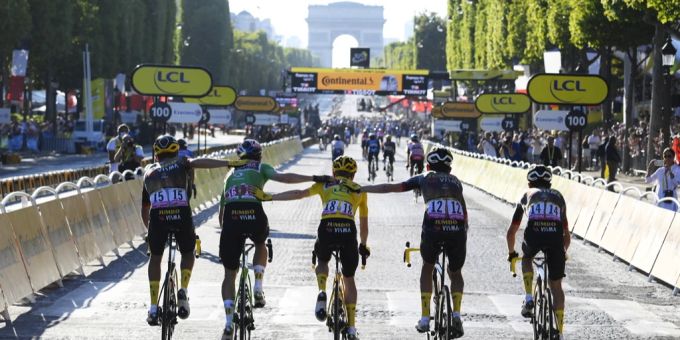 Bei der Tour de France eigentlich Tradition: Die letzte Etappe endet in Paris. Tour de France