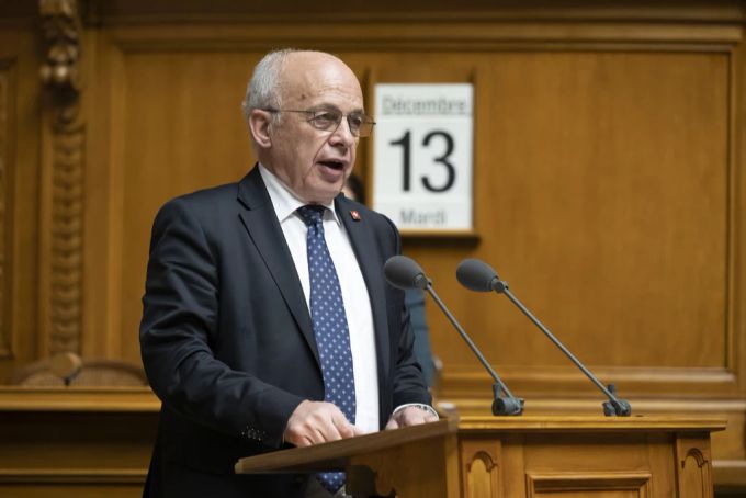 Bundesrat Ueli Maurer weibelt am 13. Dezember 2022 im Nationalrat für die Vorlage. Die Befürworter der Vorlage erhoffen sich die Ansiedlung zusätzlicher Schifffahrtsunternehmen. Steuerzoff Tonnagesteuer Hochseeschifffahrt