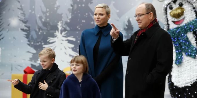 Fürstin Charlène von Monaco mit ihrem Ehemann Albert und den Zwillingen Gabriella und Jacques. fürstin charlène