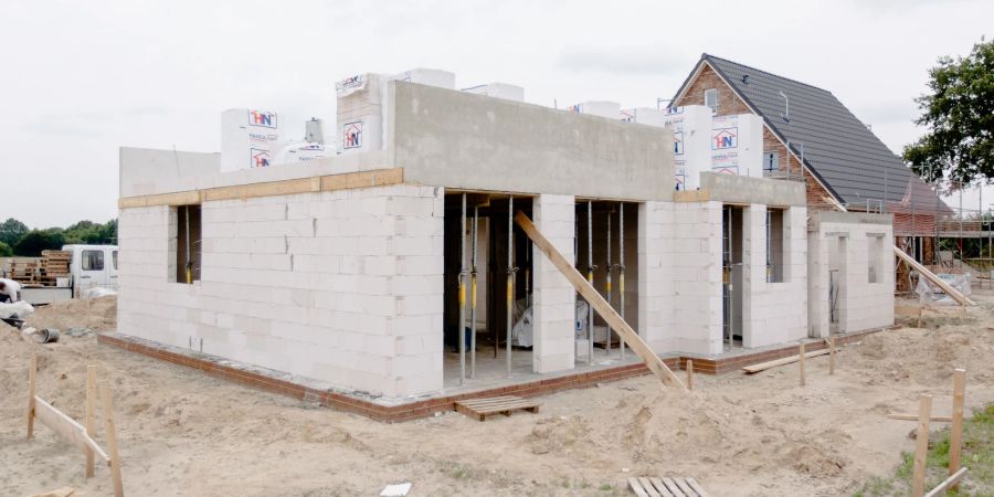 Die Preise für den Neubau legten im November gegenüber dem Vorjahresmonat um 16,9 Prozent zu, gibt das Statistisches Bundesamt an.