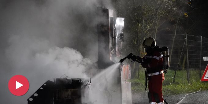 Schon zweites Mal - Zürcher Radar-Kasten geht in Flammen auf