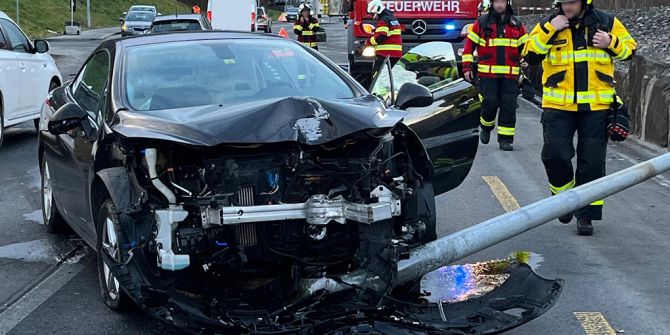 Autofahrer verursacht mehrere Folgeunfälle in Sachseln