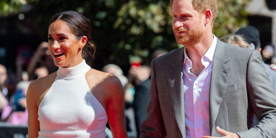 In einer Netflix-Dokumentation haben Harry und Meghan schwere Vorwürfe gegen den Palast erhoben.