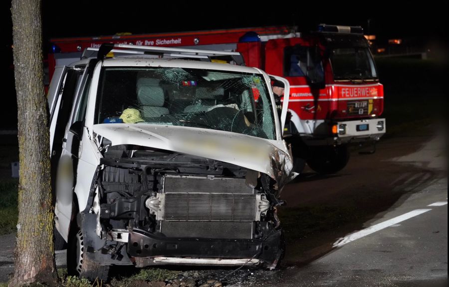 Beim Unfall in Sins AG kam es zu einer heftigen Kollision.