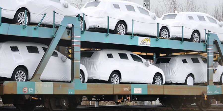 Die deutsche Automobilindustrie dringt im Streit über Milliardensubventionen zwischen der USA und der EU nach ersten Zugeständnissen auf weiteres Entgegenkommen Washingtons. Die EU-Kommission müsse sich weiterhin für Verbesserungen einsetzen. (Archivbild)
