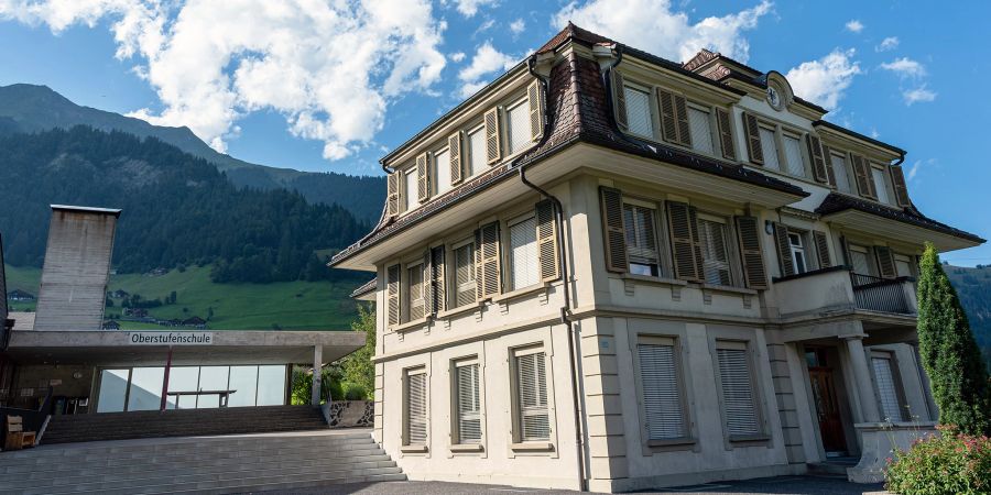 Das Oberstufenschulhaus von Frutigen.