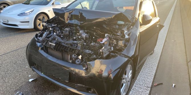 Auffahrkollision auf der Autobahn A2