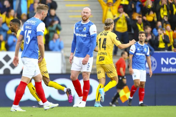 Chris Shields (Nummer 5) gehört zu den Leistungsträgern von Linfield. Linfield FC