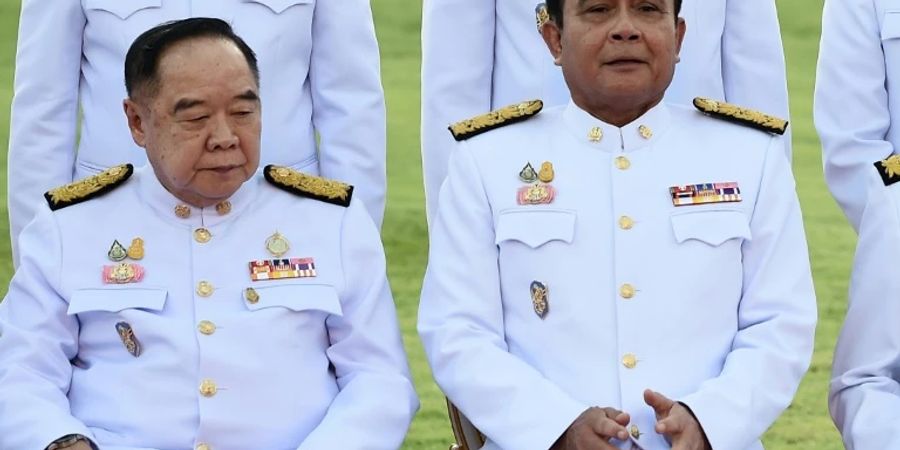 Prawit Wongsuwan (links) und Prayut Chan-O-Cha