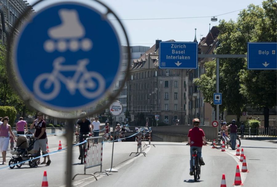 Trotzdem kommt es ab und zu noch zu autofreien Sonntagen, wie etwa hier in Bern im Juli 2011.