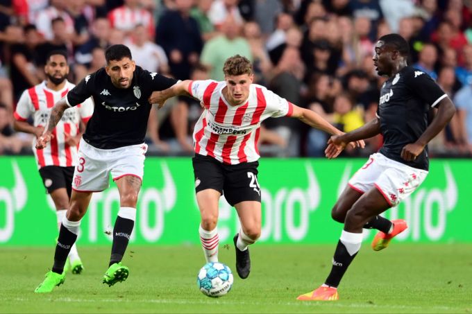 Guillermo Maripan (li.) erzielt für die AS Monaco gegen PSV Eindhoven das 1:1 in der Qualifikation zur Champions League. Eindhoven Monaco Champions League