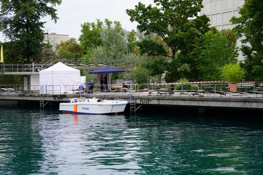 Badeunfall im Flussbad Oberer Letten in Zürich.