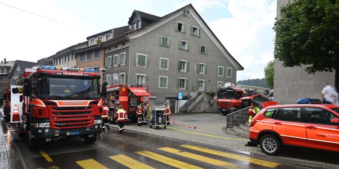 Uznach SG: Boilerbrand in Mehrfamilienhaus verursacht Wasserschaden. Uznach SG