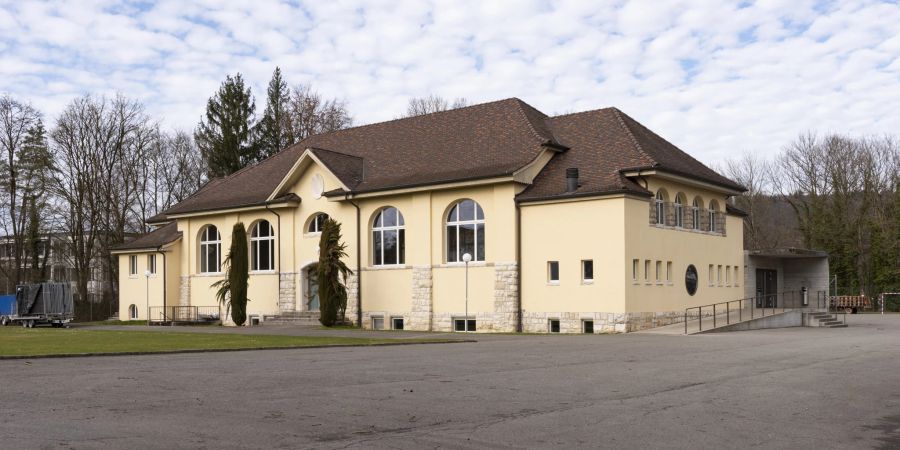 Die Turnhalle Schule Dorf in Windisch. Im Schulhaus an der Dorfstrasse befindet sich die Primarschule.