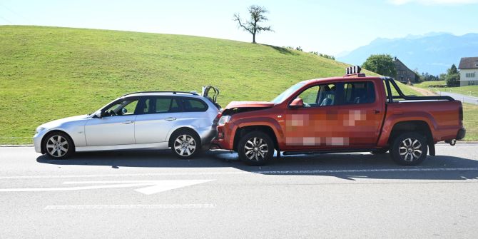 Gommiswald: Auffahrunfall von zwei Autos