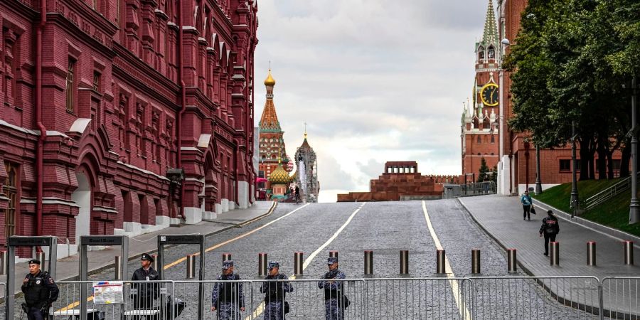 Einer Umfrage zufolge stimmen 47 Prozent der Europäerinnen und Europäer den Strafmassnahmen gegen Russland voll und ganz zu.