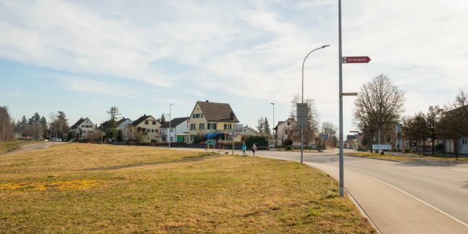 Eine Durchfahrtsstrasse der Gemeinde Rheinau. Eine Durchfahrtsstrasse der Gemeinde Rheinau.