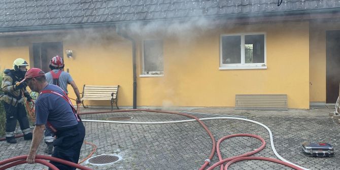 Diepflingen BL: Brandausbruch erfordert Feuerwehreinsatz