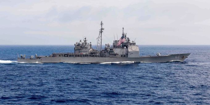 US-Kriegsschiffe durchqueren nach dem Besuch von US-Politikerin Nancy Pelosi wieder die Taiwanstrasse. (Uncredited/U.S. Navy/AP/dpa) taiwan