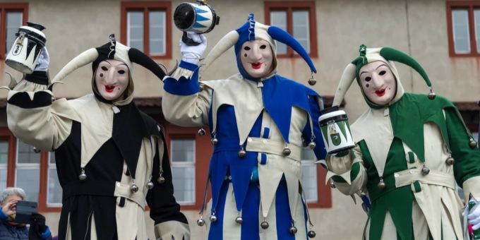 Drei Uelis, die am Vogel Gryff 2024 Geld sammelten. Uelis