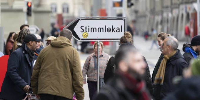 Am 3. März hat die Schweizer Stimmbevölkerung die 13. AHV-Rente deutlich angenommen: Vornehmlich ältere Stimmbürgerinnen und Stimmbürger legten ein «Ja» in die Urne. (Symbolbild) 13. AHV-Rente Generationenkonflikt Generationengraben
