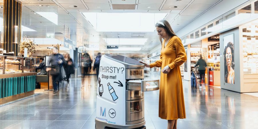 Revolution am Gate: Der autonome Snackbot «Jeeves» erobert den Flughafen München