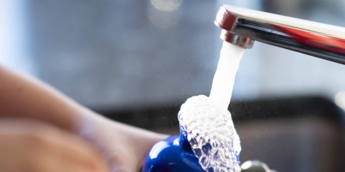 Eine Trinkflasche sollte besser täglich gereinigt werden. Trinkflasche