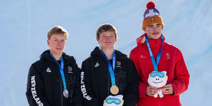 Alan Bornet (rechts) holt an den Olympischen Jugend-Winterspielen Bronze. Alan Bornet