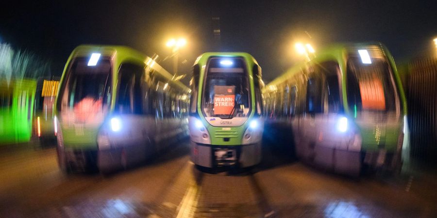 Tram-Bahnen, Busse und U-Bahnen stehen am Freitag weitgehend still.