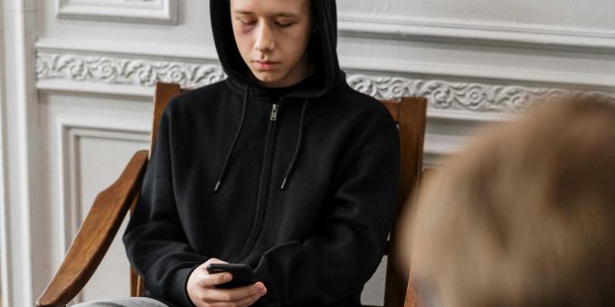 Die Stärkung der psychischen Gesundheit bei Jugendlichen ist ein wichtiges Anliegen der Stadt Bern. (Symbolbild) Junge