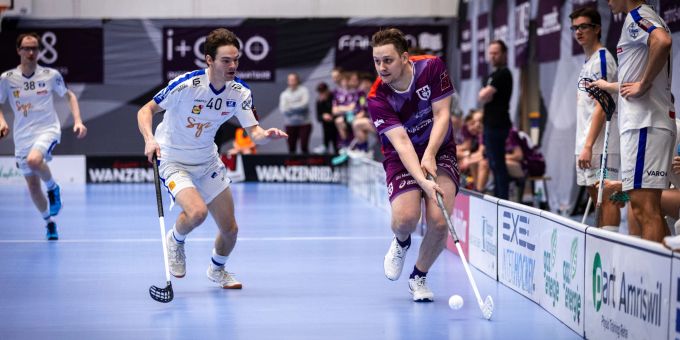 Peter Kotilainen spielte die Zuger Verteidiger schwindlig. Floorball Thurgau Peter Kotilainen