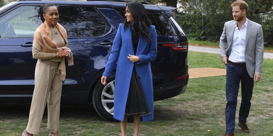 Meghan Markle und Prinz Harry mit Mami Doria Ragland.