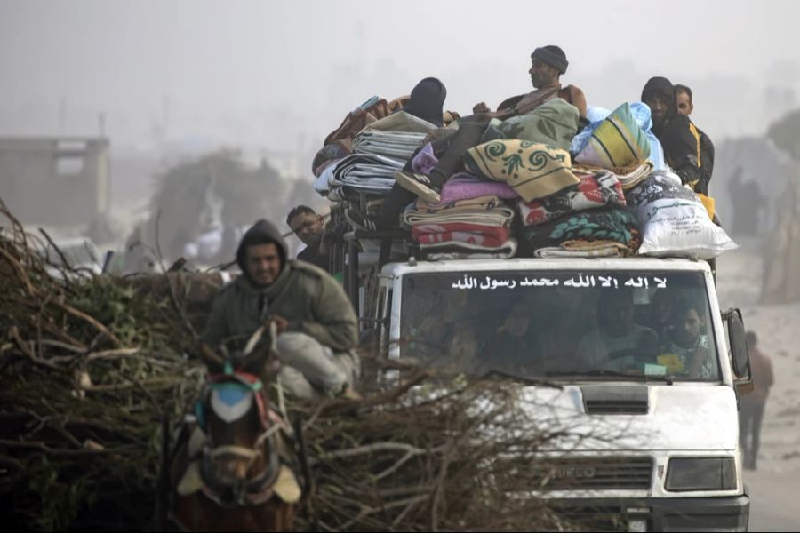 Die Hamas stehlen die Lieferungen und verkaufen sie teuer auf dem Schwarzmarkt.