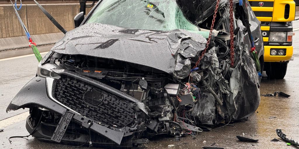 Lichtensteig SG: Autofahrer Stirbt Nach Frontalcrash Mit Lastwagen