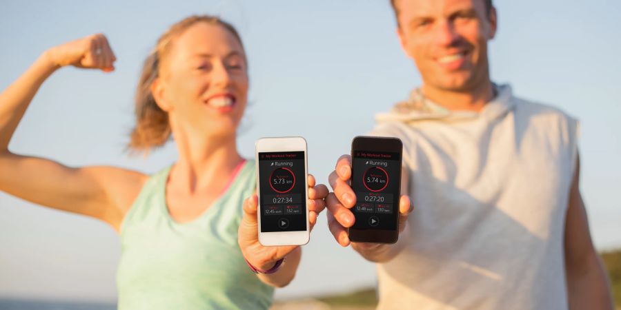 Sportler mit ihren Fitness-Apps