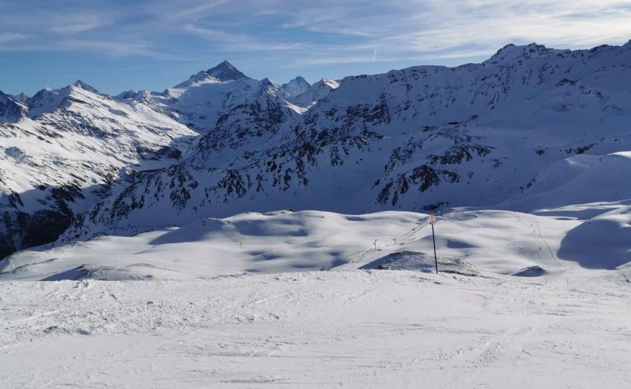 Von den Bergbahnen heisst es: An manchen Tagen verhalten sich die Skifahrer besser als an anderen – noch mehr Ständer sollen jetzt helfen.