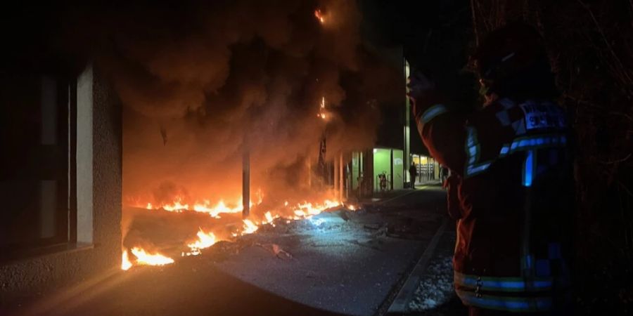 In Yverdons-les-Bains VD mussten mehrere Dutzend Personen wegen eines Brandes evakuiert werden.