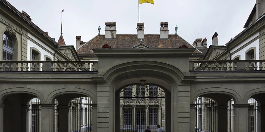 Welche fünf Berner Gemeinderatsmitglieder treffen sich künftig im Erlacherhof? Der Entscheid fällt bei den Wahlen vom November. (Archivbild)