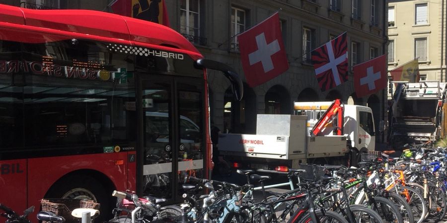 In der Stadt Bern kommt es immer wieder zu Blockaden, sodass der Bus nicht durchfahren kann. (Archivbild)