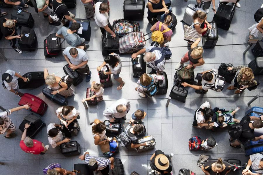 Passagiere am Flughafen Zürich